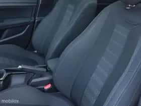 Peugeot 308 (2017) thumbnail 18