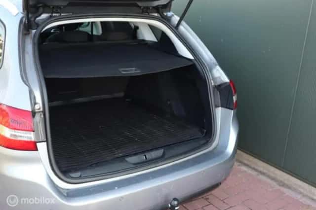 Peugeot 308 (2017) thumbnail 23