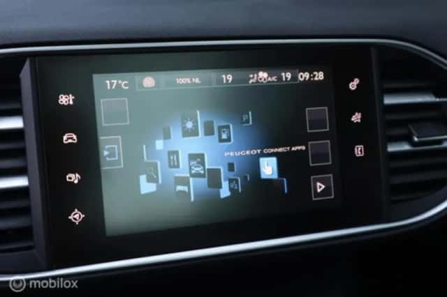 Peugeot 308 (2017) thumbnail 29