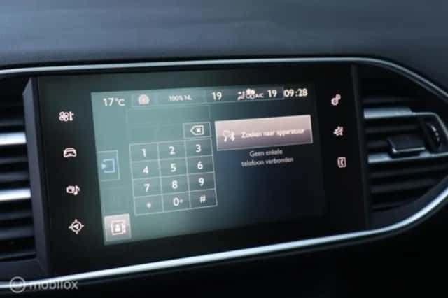 Peugeot 308 (2017) thumbnail 30