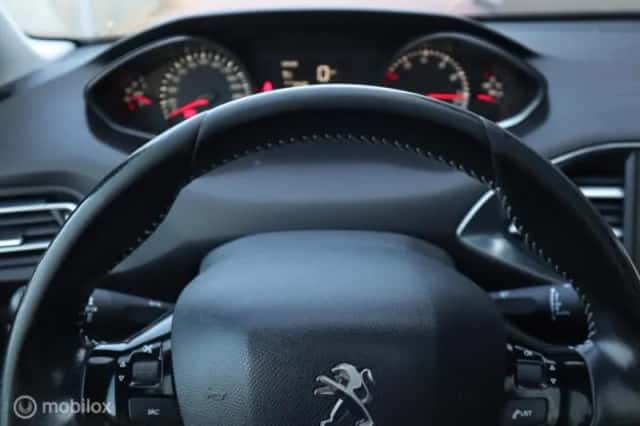 Peugeot 308 (2017) thumbnail 9