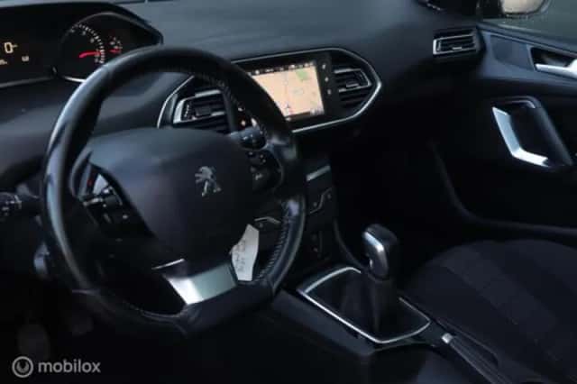Peugeot 308 (2017) thumbnail 10