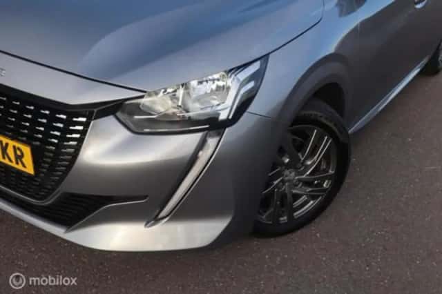 Peugeot 208 (2022) thumbnail 2