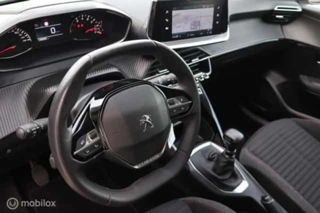 Peugeot 208 (2022) thumbnail 12