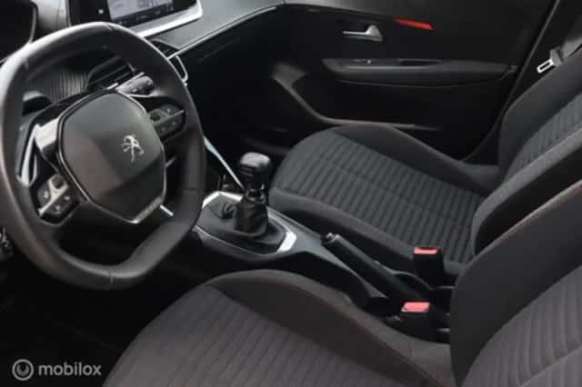 Peugeot 208 (2022) thumbnail 18