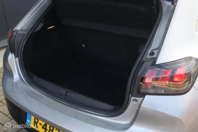 Peugeot 208 (2022) thumbnail 30