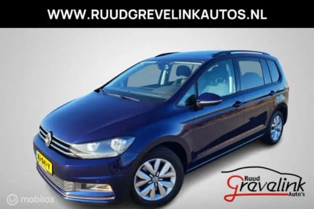 Volkswagen Touran (2017) thumbnail 1