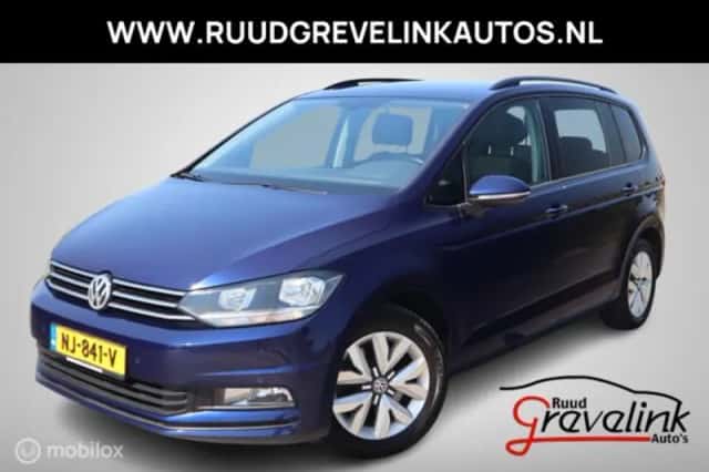 Volkswagen Touran (2017) thumbnail 1