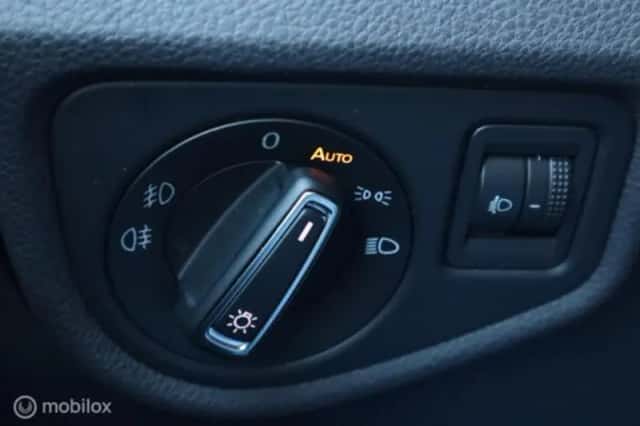 Volkswagen Touran (2017) thumbnail 12