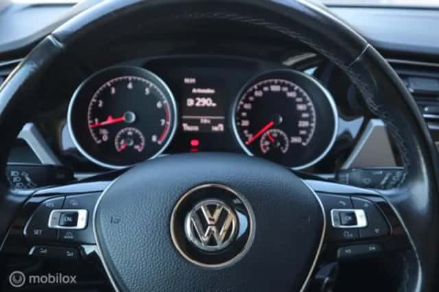 Volkswagen Touran (2017) thumbnail 13