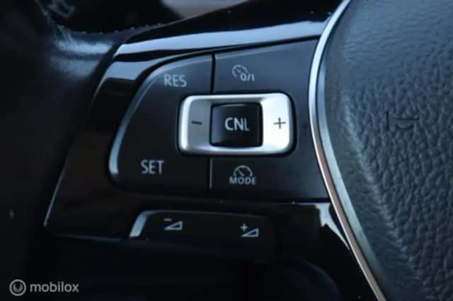 Volkswagen Touran (2017) thumbnail 14