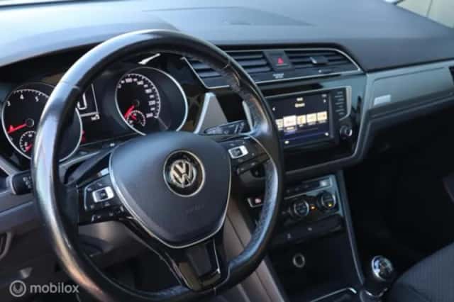 Volkswagen Touran (2017) thumbnail 16
