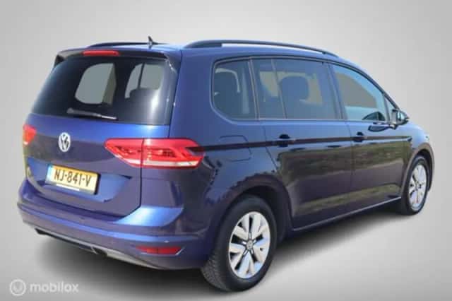Volkswagen Touran (2017) thumbnail 3