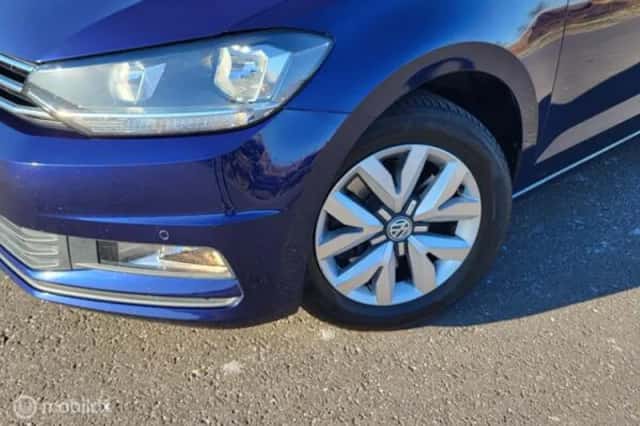 Volkswagen Touran (2017) thumbnail 3