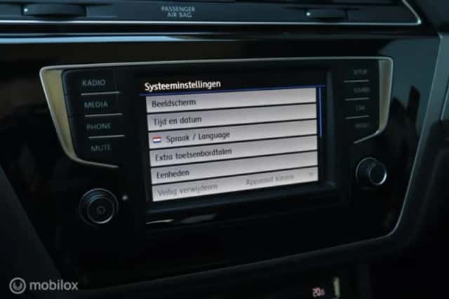Volkswagen Touran (2017) thumbnail 23