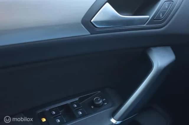 Volkswagen Touran (2017) thumbnail 25