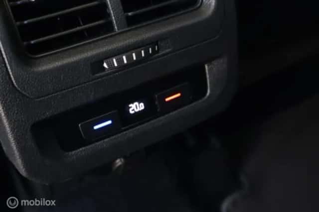 Volkswagen Touran (2017) thumbnail 29