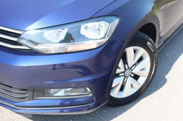 Volkswagen Touran (2017) thumbnail 4