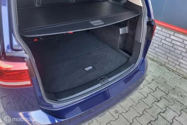 Volkswagen Touran (2017) thumbnail 33