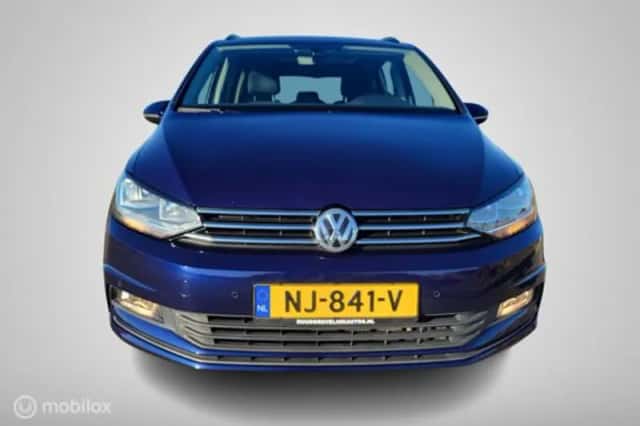 Volkswagen Touran (2017) thumbnail 5