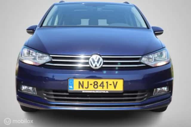 Volkswagen Touran (2017) thumbnail 5