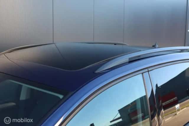 Volkswagen Touran (2017) thumbnail 6