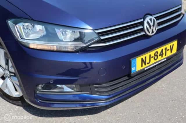 Volkswagen Touran (2017) thumbnail 6