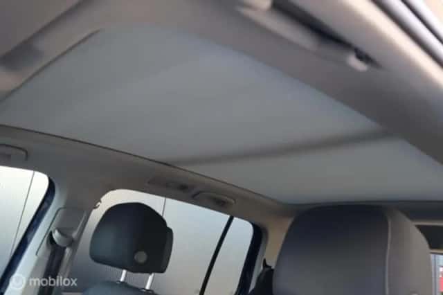 Volkswagen Touran (2017) thumbnail 8
