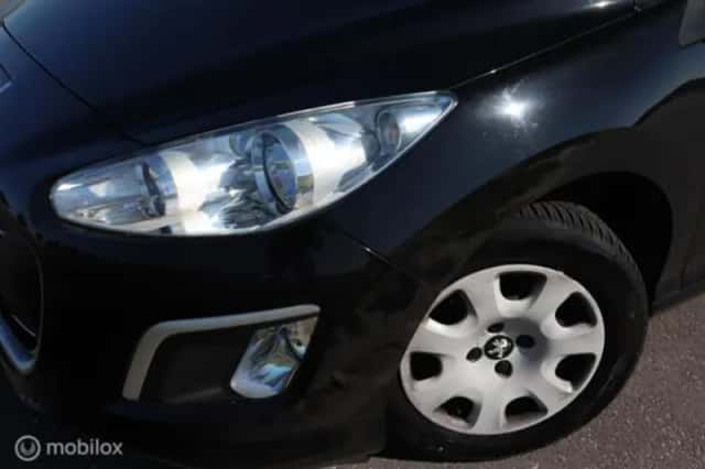 Peugeot 308 (2012) thumbnail 2