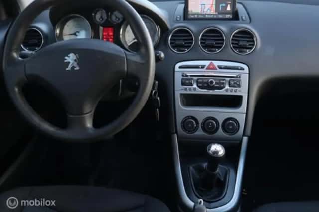 Peugeot 308 (2012) thumbnail 11