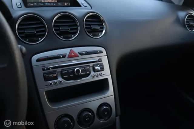 Peugeot 308 (2012) thumbnail 12