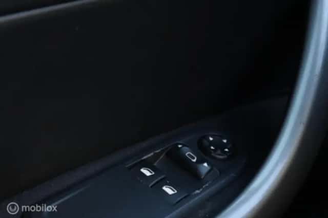 Peugeot 308 (2012) thumbnail 16