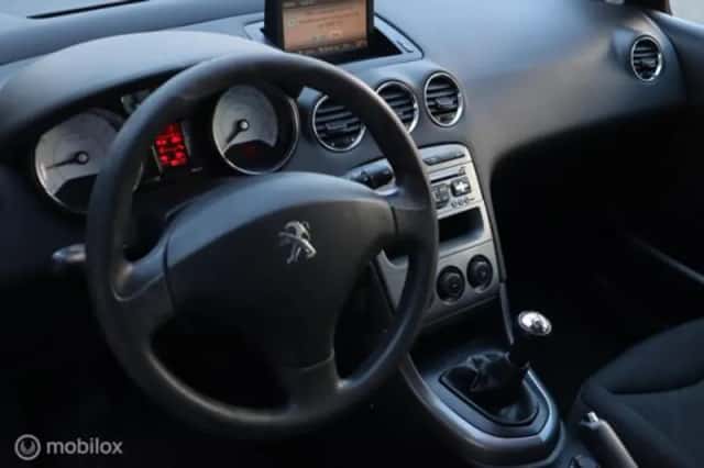 Peugeot 308 (2012) thumbnail 8