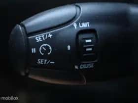 Peugeot 308 (2012) thumbnail 8