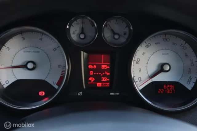 Peugeot 308 (2012) thumbnail 10