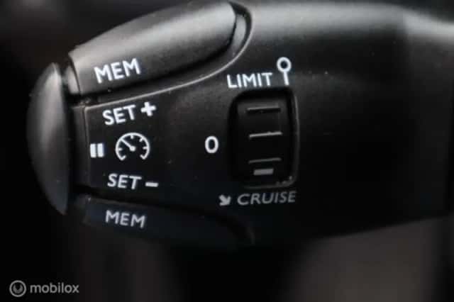 Peugeot 308 (2020) thumbnail 13