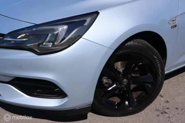 Opel Astra (2021) thumbnail 3