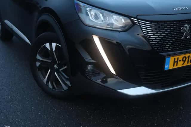 Peugeot 2008 (2020) thumbnail 2