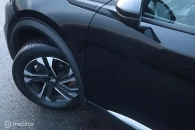 Peugeot 2008 (2020) thumbnail 11