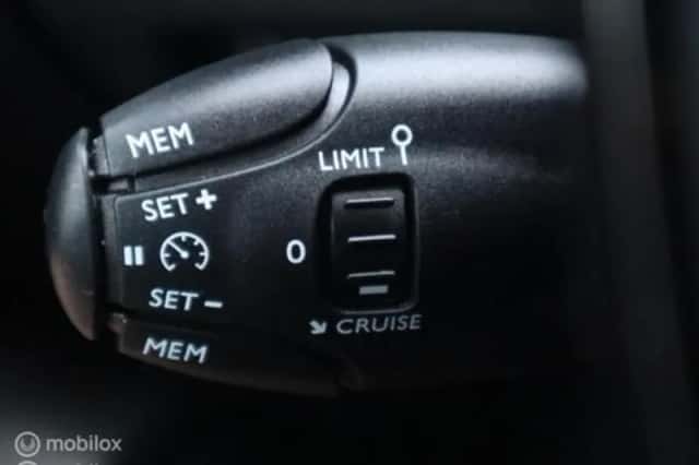 Peugeot 2008 (2020) thumbnail 13
