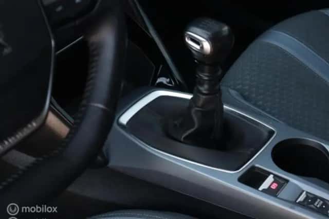 Peugeot 2008 (2020) thumbnail 16