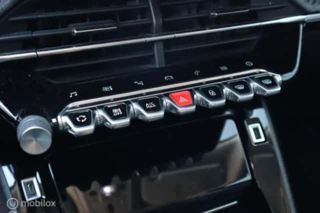 Peugeot 2008 (2020) thumbnail 18