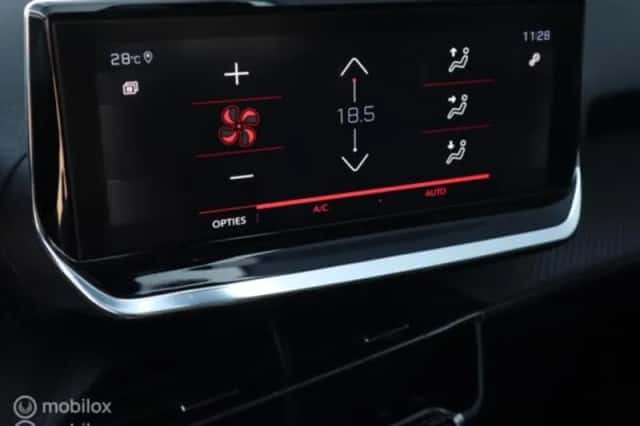 Peugeot 2008 (2020) thumbnail 20