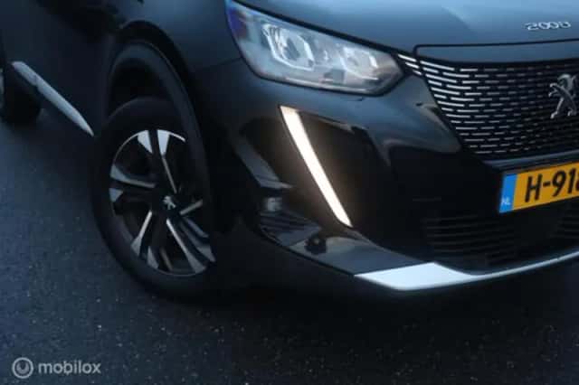 Peugeot 2008 (2020) thumbnail 3
