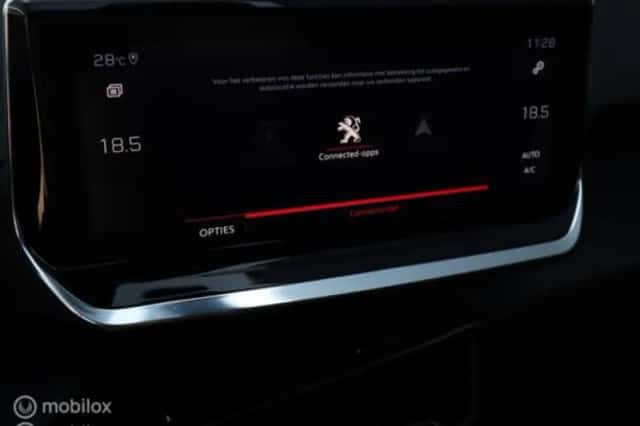 Peugeot 2008 (2020) thumbnail 22