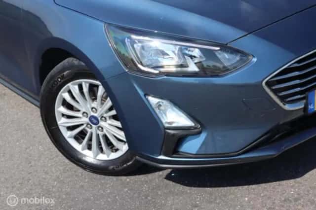 Ford Focus (2020) thumbnail 3