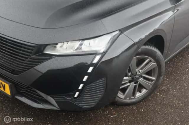 Peugeot 308 (2023) thumbnail 3