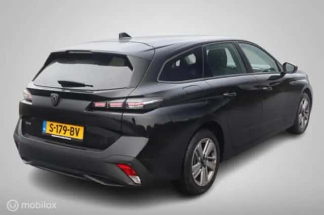 Peugeot 308 (2023) thumbnail 4