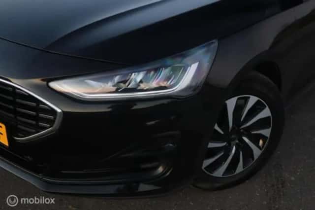 Ford Focus (2022) thumbnail 2