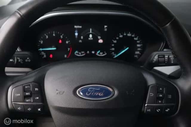 Ford Focus (2022) thumbnail 11
